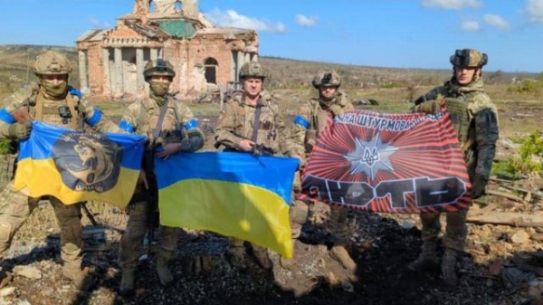 У Кліщіівці підняли український прапор. Як ЗСУ отримали “ключі від Бахмуту”