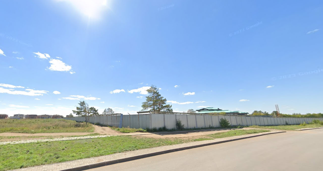 Голубая крыша - объект Тимура Кулибаева.