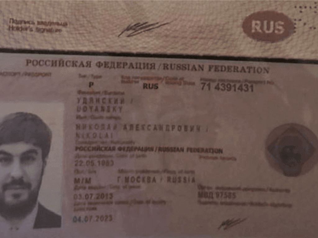 Фото закордонного паспорта громадянина російської федерації, оформленого на ім’я Удянський Микола
