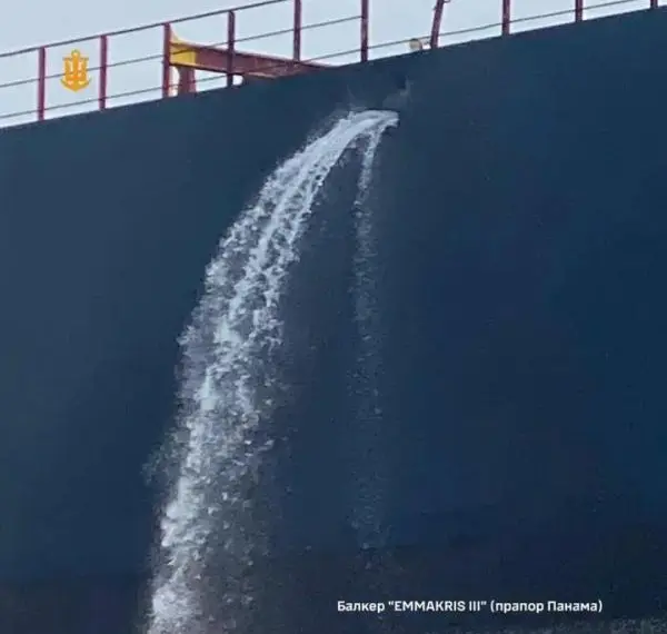 рф вдарила по 2 цивільних суднах, є поранені серед цивільних – ВМС ЗСУ