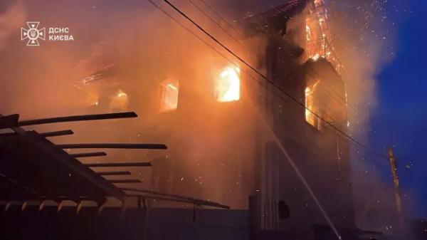 Численні пожежі та руйнування: перші фото наслідків російської атаки на&hellip;