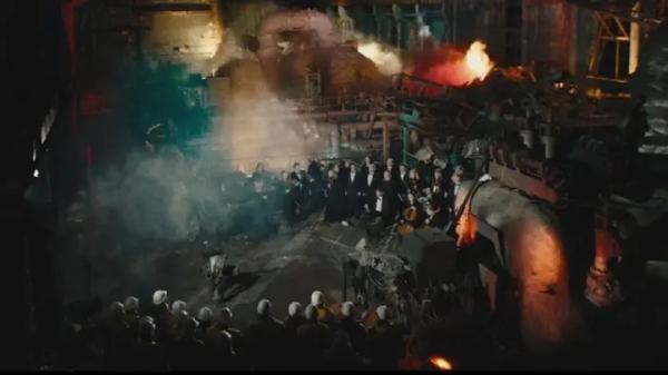 “Світло тримається”: на зруйнованій росіянами ТЕС виконали “Щедрик”