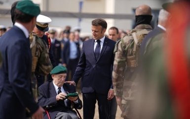 Макрон продемонстрував свою фізичну підготовку на Близькому Сході — відео