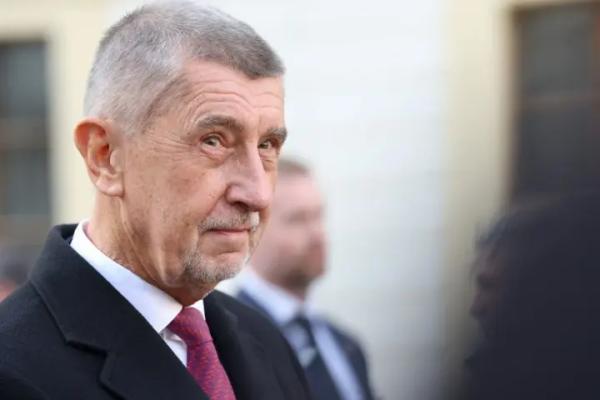 Прем’єр-міністру Чехії Андрею Бабішу провели операцію на обличчі