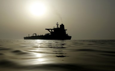 20 танкерів із нафтою РФ “застрягли” у морі — яка&hellip;