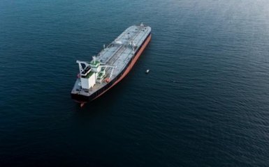 “Нафта на мільярди доларів”. США розвантажують російський танкер