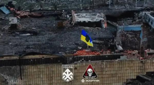 Бійці “Хартії” встановили прапор України над будівлею мерії в центрі Куп’янська