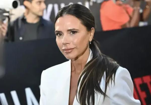 Сини зіркового подружжя Бекхемів підтримали матір на церемонії у Парижі&hellip;