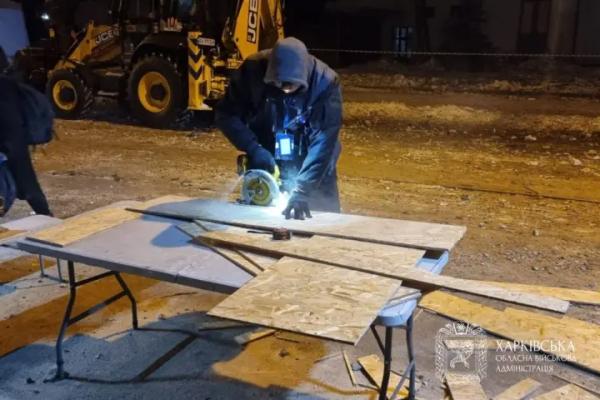 Наслідки ворожого удару по Харкову 2 січня: 80 волонтерів допомагають…