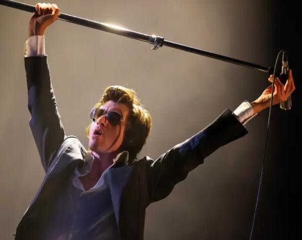 “Arctic Monkeys” повертаються з першим релізом після чотирьох років на&hellip;