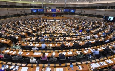 Новий кредит для України — Європарламент схвалив “посилене співробітництво”
