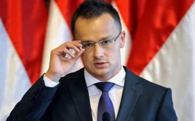 “Ви почали втручатися у наші вибори!”. Сійярто цинічно накинувся на&hellip;