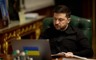 “Думає про те, як виростити собі живіт”. Зеленський публічно принизив&hellip;