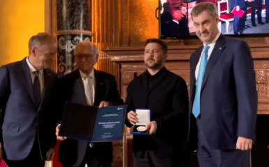 Вшанували народ України. Зеленський отримав премію засновника Мюнхенської безпекової конференції