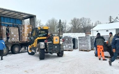 Папа Римський направив в Україну генератори, ліки і продукти