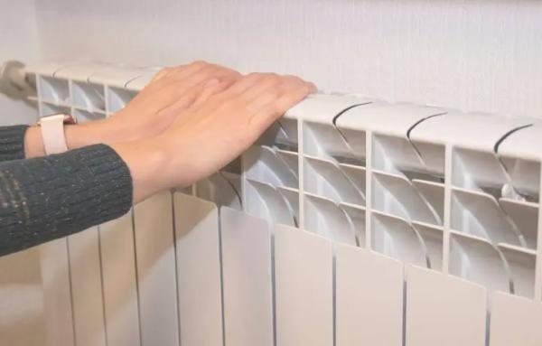 У Києві після нової ворожої атаки потроїлася кількість будинків без&hellip;