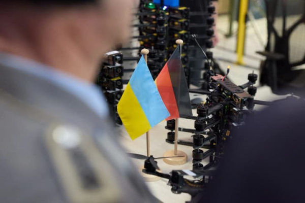 Зеленський прийняв перший ударний дрон спільного виробництва у Німеччині