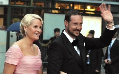 Справа Епштейна. Кронпринцеса Норвегії запевняє, що її обманули