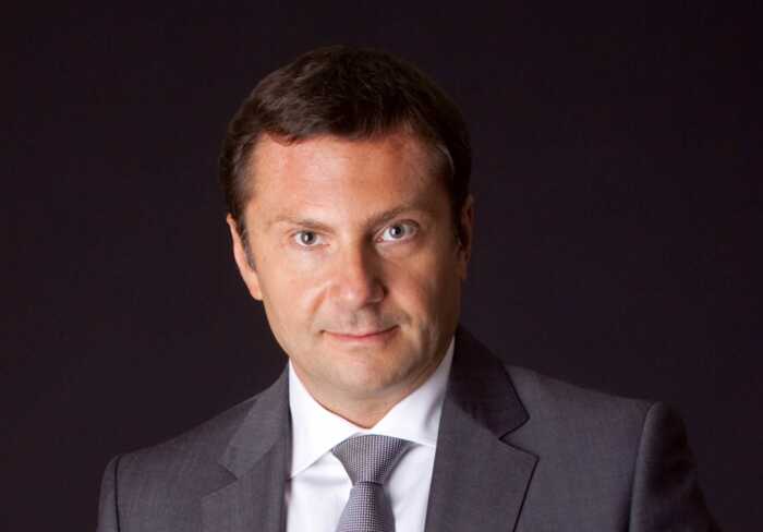 Пластичний хірург Роман Левицький розпочав масштабну зачистку інтернету від інформації про невдалі операції та роботу у фіктивному центрі на базі державної лікарні