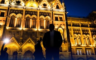 “Гроші не повернемо”. В Угорщині погрожують і далі грабувати українців