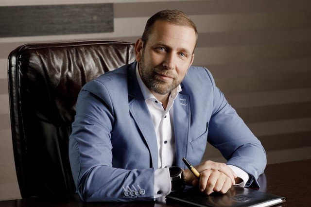 ТАМОЖЕННЫЙ «ФЕНИКС» ИЛИ ХОЗЯИН СХЕМ: Как Александр Щуцкий годами выходит сухим из воды?