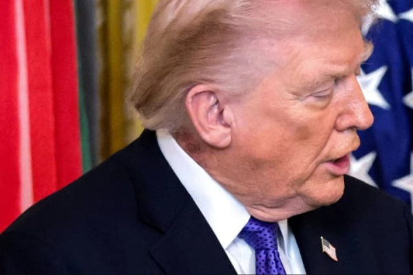 Білий дім пояснив появу висипу на шиї Трампа використанням профілактичного&hellip;