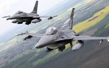 Польські F-16 перехопили два російських винищувачі Су-30 над Балтикою