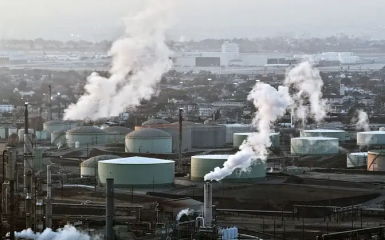 Іранські атаки зупинили роботу НПЗ двох нафтогігантів у Саудівській Аравії