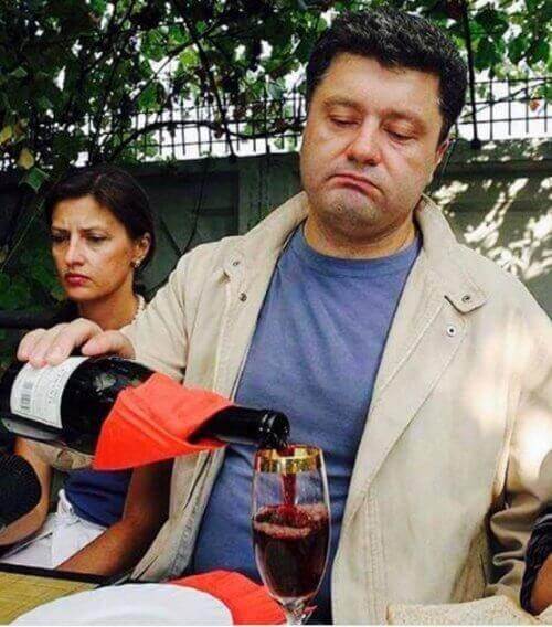 Пётр Порошенко решил почистить интернет: деньги за рубежом, пиар вместо службы