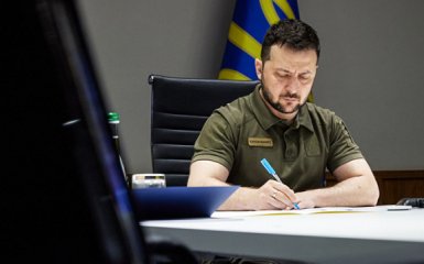 Зеленський дозволив Росії провести парад 9 травня у Москві — указ 9