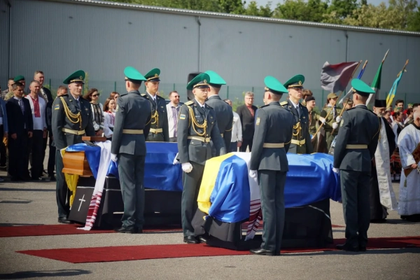 Мельник: прах лідера ОУН та дружини повернули в Україну 20 Мельник: прах лідера ОУН та дружини повернули в Україну 18