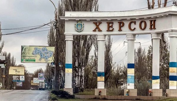 Херсон: обстріл майданчика, постраждали жінка та діти