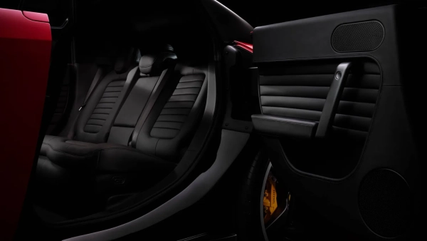 Ferrari Luce: Завантажити застосунок потужного електромобіля 47 Ferrari Luce - передня панель інтер'єру