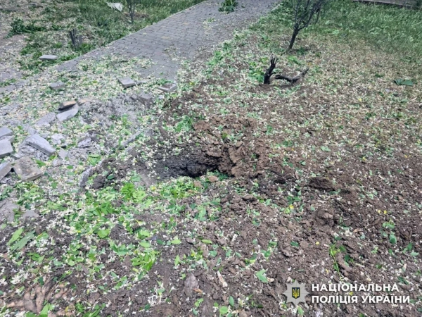 Херсон: удар по дитмайданчику зафільмовано - воєнний злочин 5 Херсон: удар по дитмайданчику зафільмовано - воєнний злочин 4