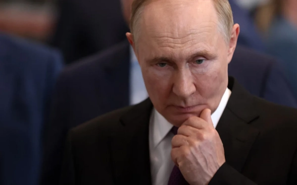 Путіна закликають зупинити війну, щоб уникнути краху
