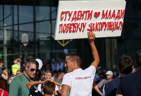 Сербія: Масовий протест проти Вучича, вимоги відставки
