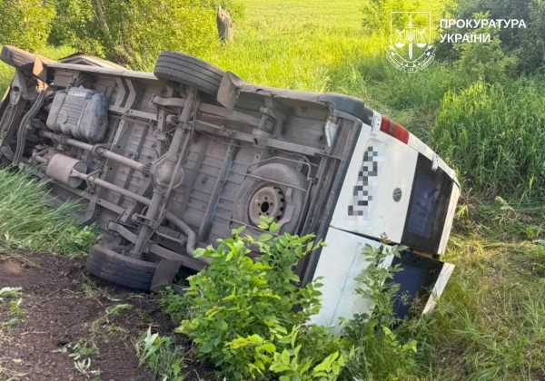Мікроавтобус з учнями перекинувся на Харківщині: троє дітей у лікарні 4