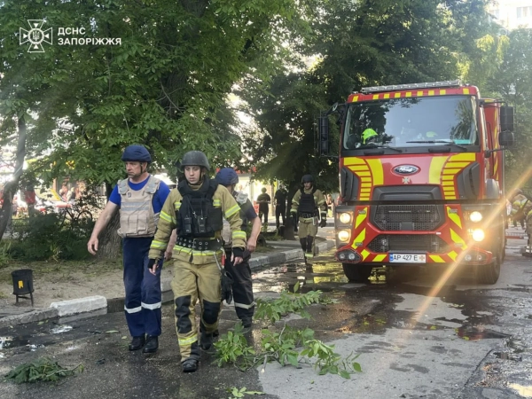Запоріжжя під обстрілом: постраждали 8 людей, руйнування інфраструктури 10