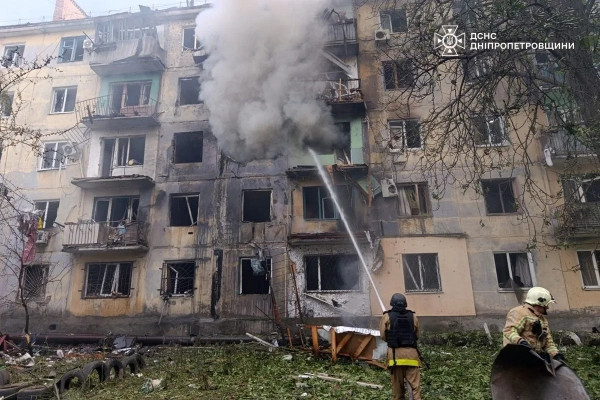 Павлоград: 5 постраждалих від удару БПЛА, 2 врятовано 14 Павлоград: 5 постраждалих від удару БПЛА, 2 врятовано 12