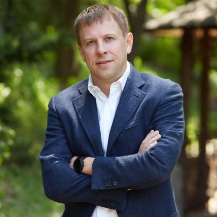 Відмивання коштів та «найдорожчі авто»: правоохоронці розслідують схеми екснардепа Хомутинніка
