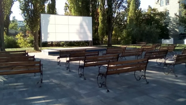 Вандали зруйнували кінотеатр “Миколайчук OPEN” у Чернівцях