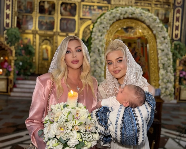 Аліна Гросу хрестила сина: хрещеною стала Ірина Білик