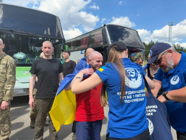 185 захисників та цивільного повернуто з полону: Зеленський 24