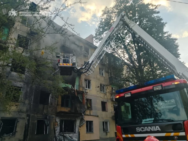 Атака на Павлоград: четверо поранених, пошкоджено багатоповерхівку 5 Атака на Павлоград: четверо поранених, пошкоджено багатоповерхівку 3