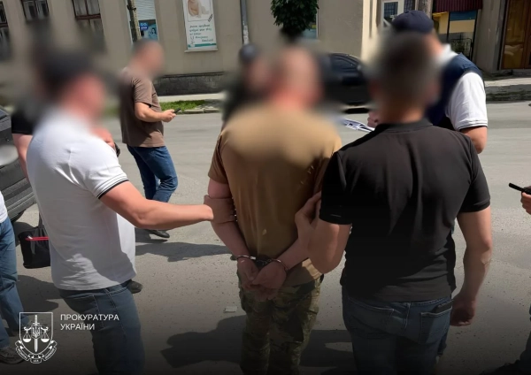 Тернопіль: посадовець ТЦК за гроші знімав з розшуку