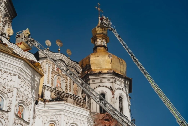 Відновлення Успенського собору: 70% даху закрито 9 Відновлення Успенського собору: 70% даху закрито 7