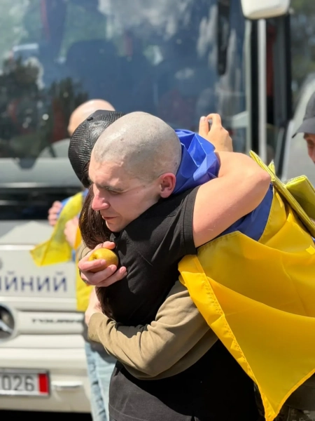 185 захисників та цивільного повернуто з полону: Зеленський 16