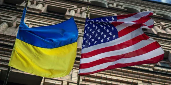 США тиснуть на Україну: українці назвали головну причину