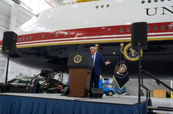 Трамп показав новий Air Force One: “літаючий Білий дім”