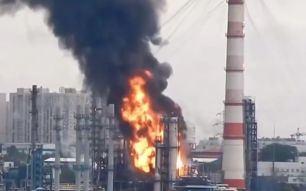 Головна 31 Удар дрона зупинив московський НПЗ: нові подробиці